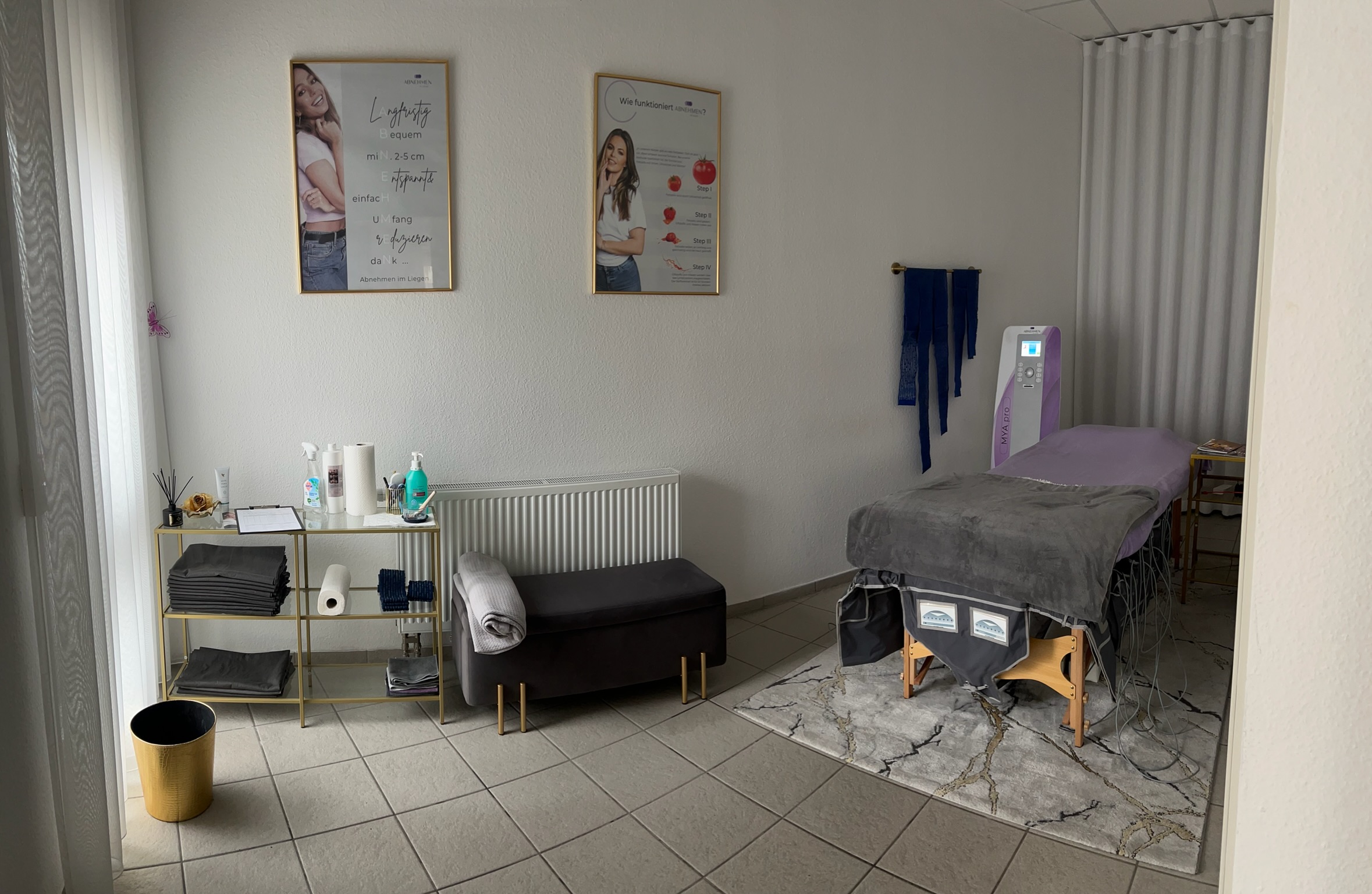 Behandlungsraum mit Liege im Studio Rottweil